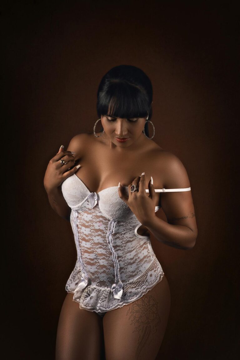 Sensual studio portrait of a woman in lace lingerie, showcasing fashion and beauty.